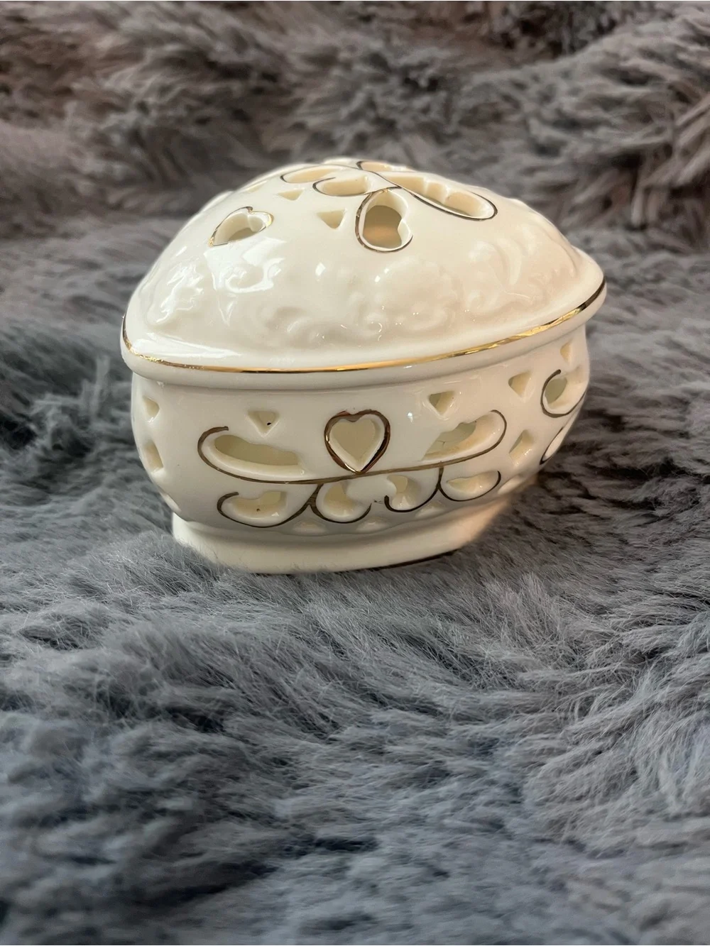Heart-Shaped Ceramic Jewelry Box in Cream with Gold Trim